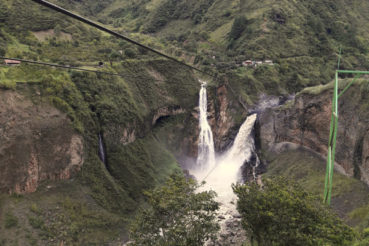 cachoeira banos ecuador